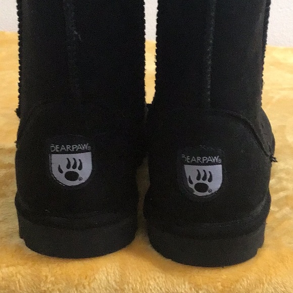 EUC. BEAR PAW “Elle” Short Microsuede Vegan Winter Boots in Black - Picture 10 of 16